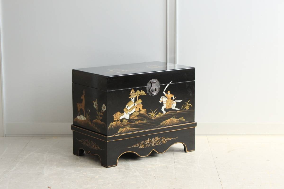 E0085 道具箱 衣装箱 収納箱 漆 ハンドペイント 木箱 宝箱 ビンテージ アンティーク 工芸 インテリア 中古家具 東京発