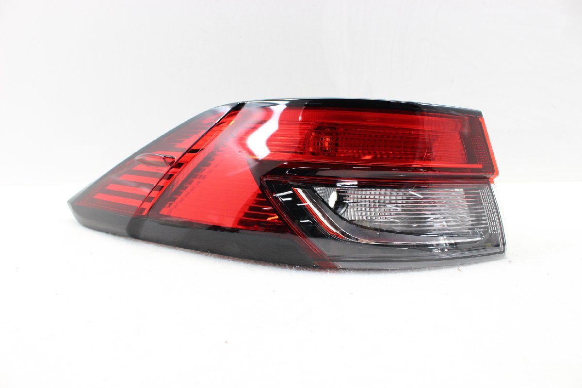 美品/破損無 カローラクロス ZVG11 テールランプ 左 左側 LED HASCO 16