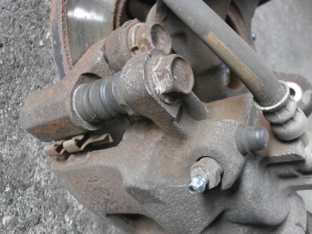 【076038】　アルト　HA25S　≪グレード：F≫　右フロントハブナックル　45110-70800