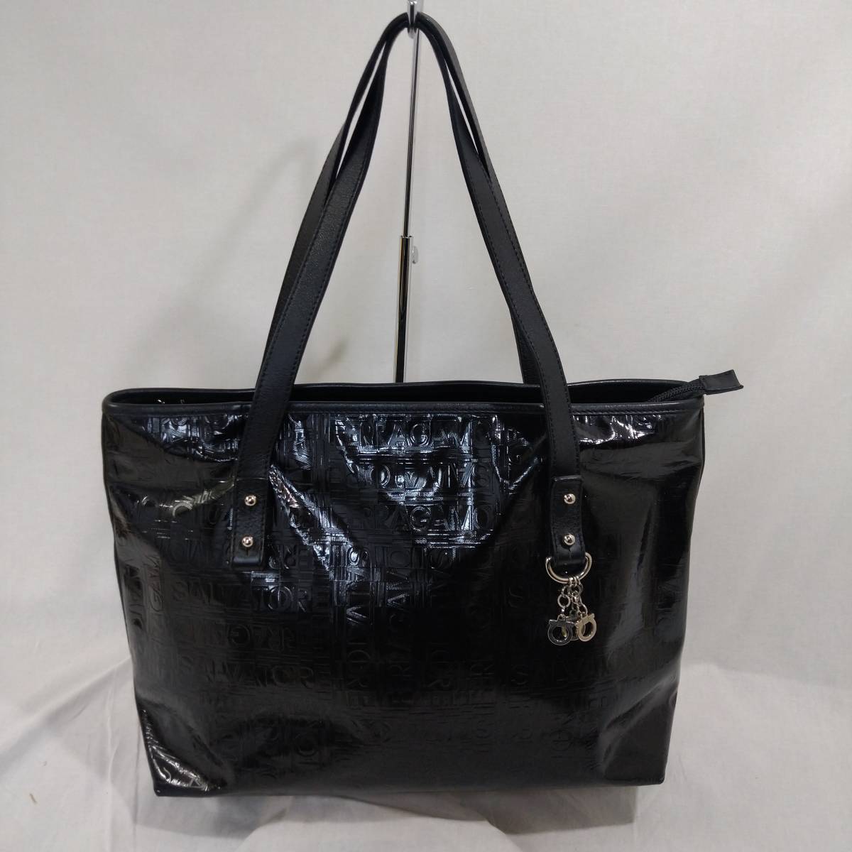 Salvatore Ferragamo】フェラガモ ガンチーニ エナメル レザー 