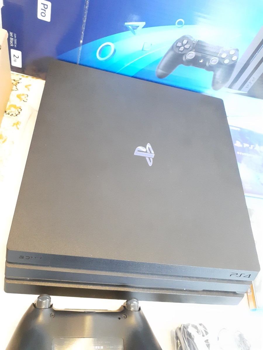 2TB 美品 付属品完備 PS4Pro 最終タイプ CUH-7200C 完品 龍が如く 極 