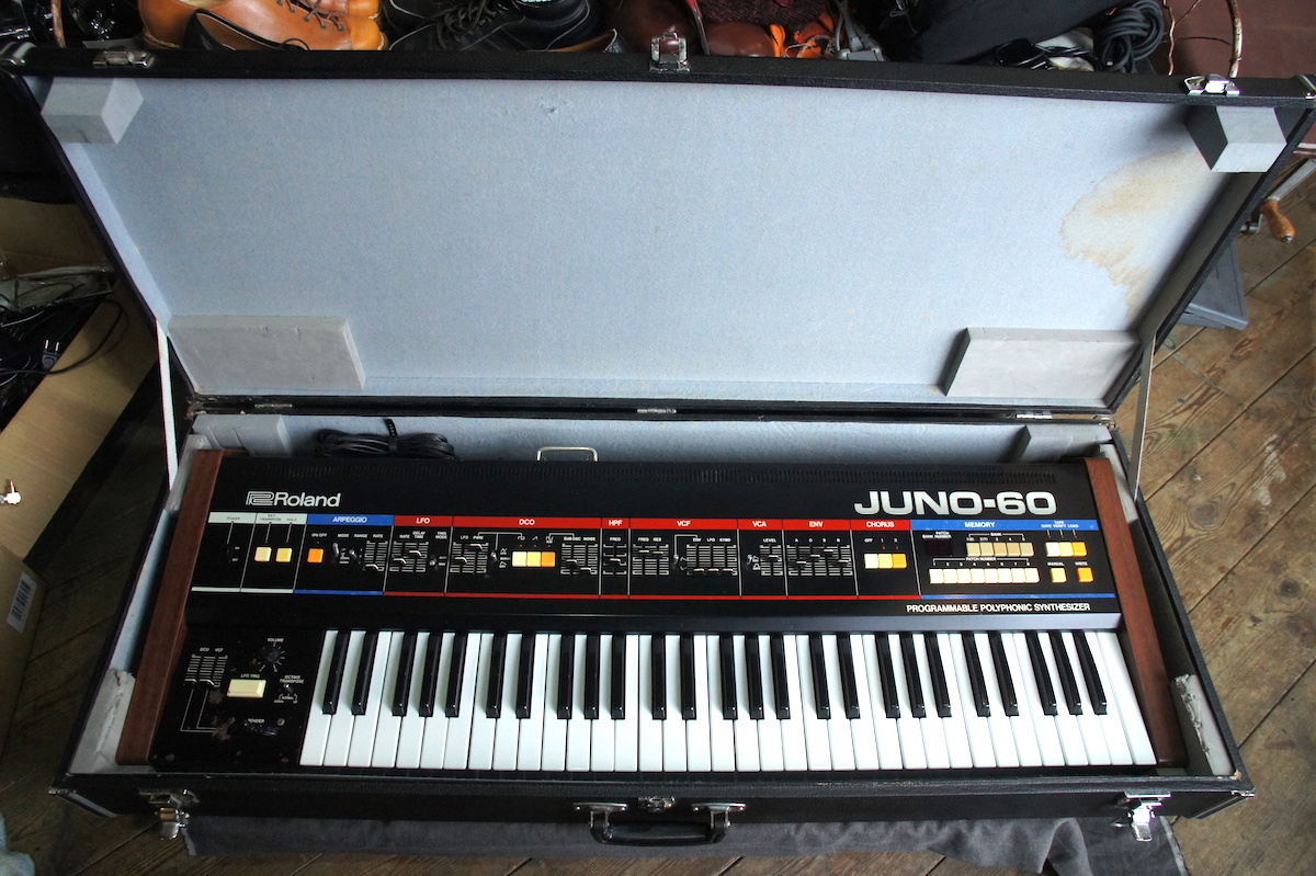 Roland JUNO-60 当てる シンセサイザー (ハードケース付)