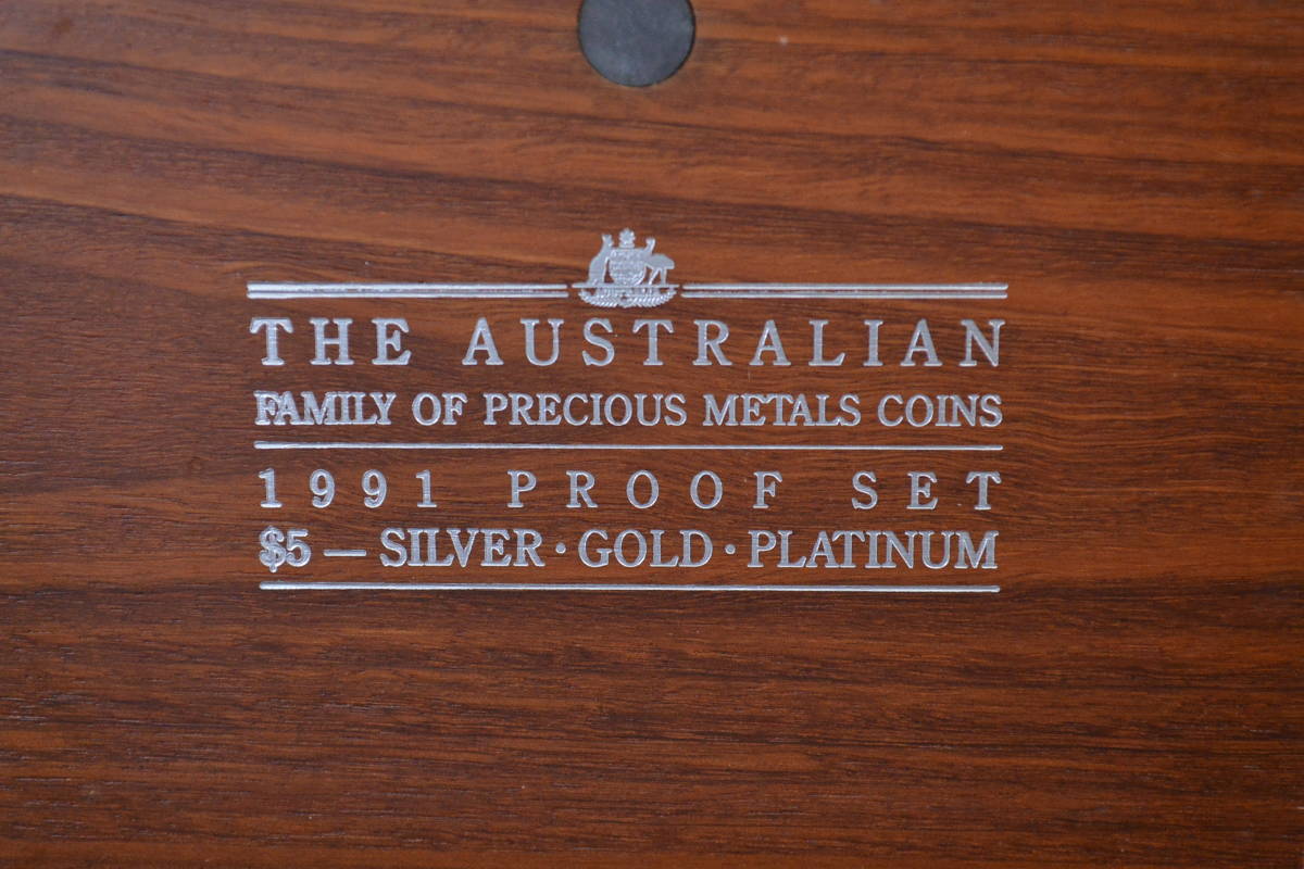 1991 オーストラリア 1ドル銀貨 5ドル金貨 5ドルプラチナコイン プルーフセット 木製ケース付き アンティーク  骨董(オセアニア)｜売買されたオークション情報、Yahoo!オークション(旧ヤフオク!) の商品情報をアーカイブ公開 -  オークファン（aucfan.com）