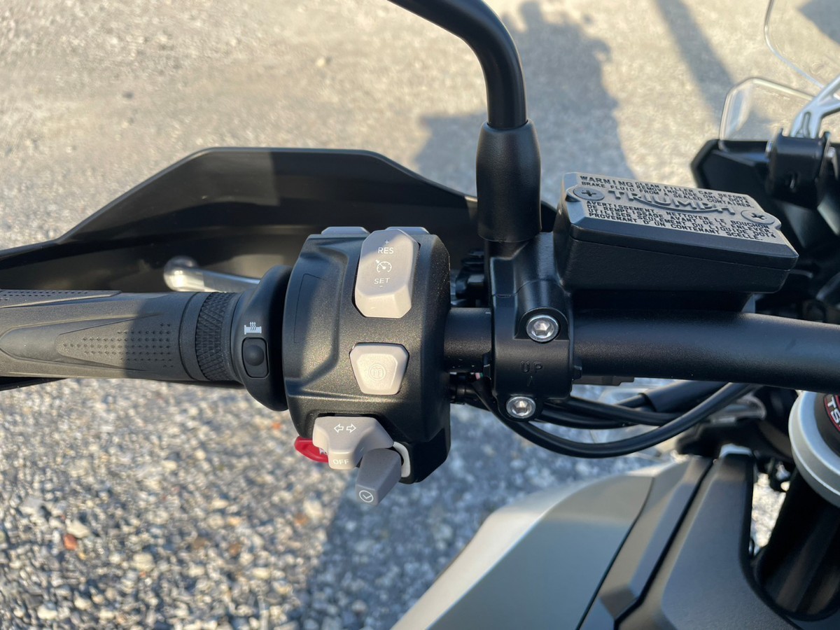 目玉商品！トライアンフ タイガー1200XCa マットマリーン 登録済み未使用車 1200cc 車検R7年6月まで 付属品あり新車 トライアンフから「TIGER 1200 ご購入サポート」キャンペーンの