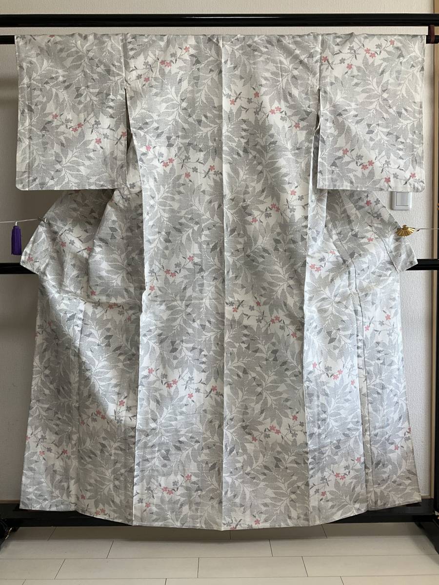 ■e1344■未使用品■正絹■白地に黒　植物柄　十日町紬　単衣　着物■丈159　裄64