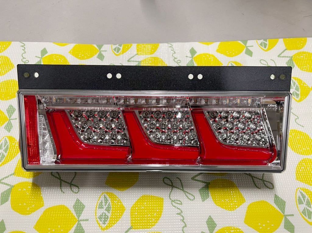 新車外し 小糸 KOITO 3連 LED テールランプ テールライト 大型 トラック オールLED ノーマルターン　220-11075コイト 左 助手席④