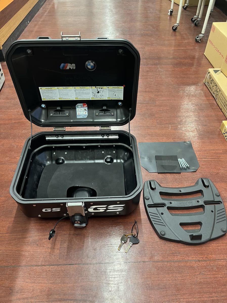 き GIVI ジビ DLM30B 98634 モノキーケース アルミ オプション付き(トップ