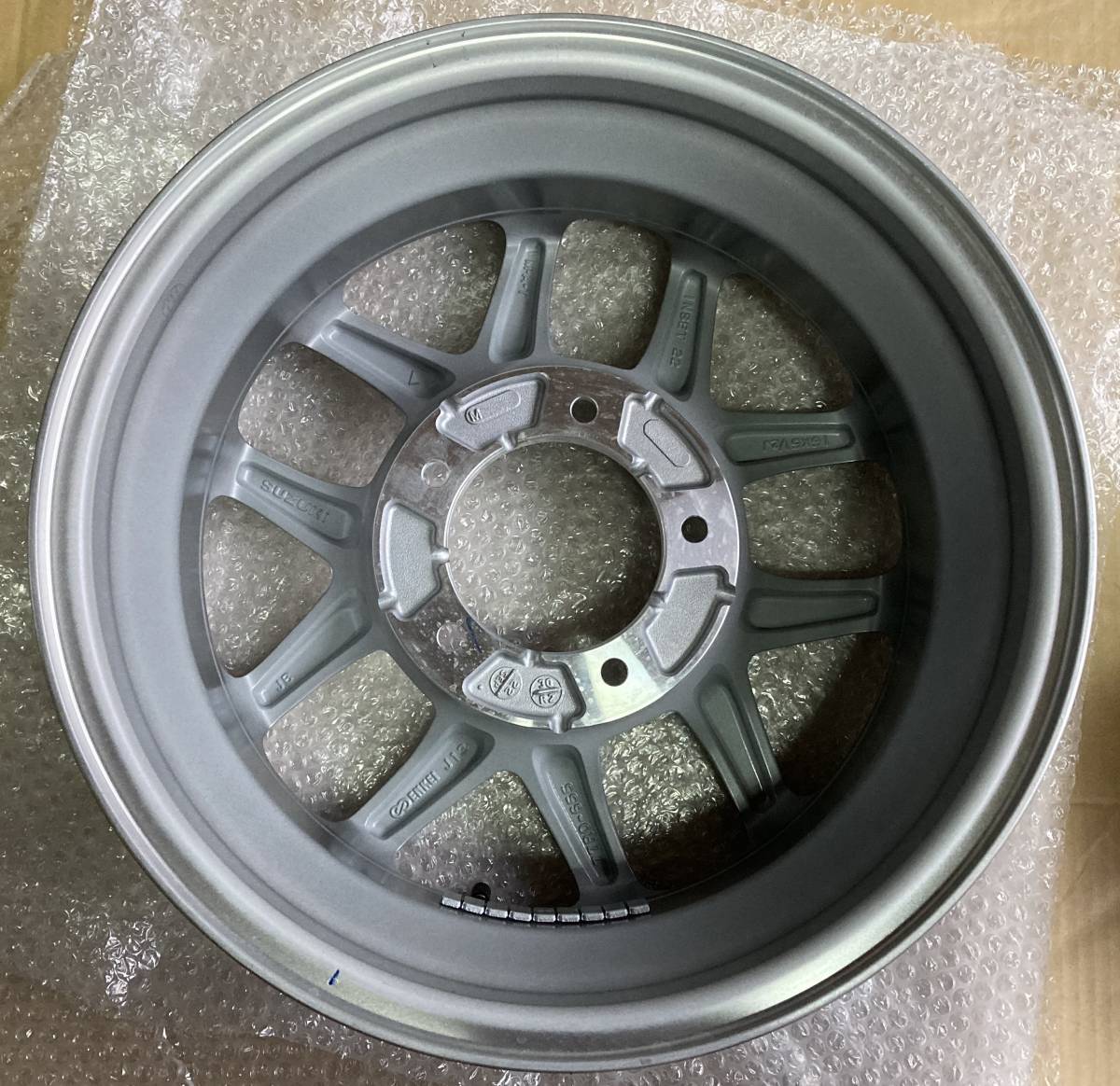 Taro新型ジムニー純正アルミホイール1本新車外しJB64② 1本 新車外し 美