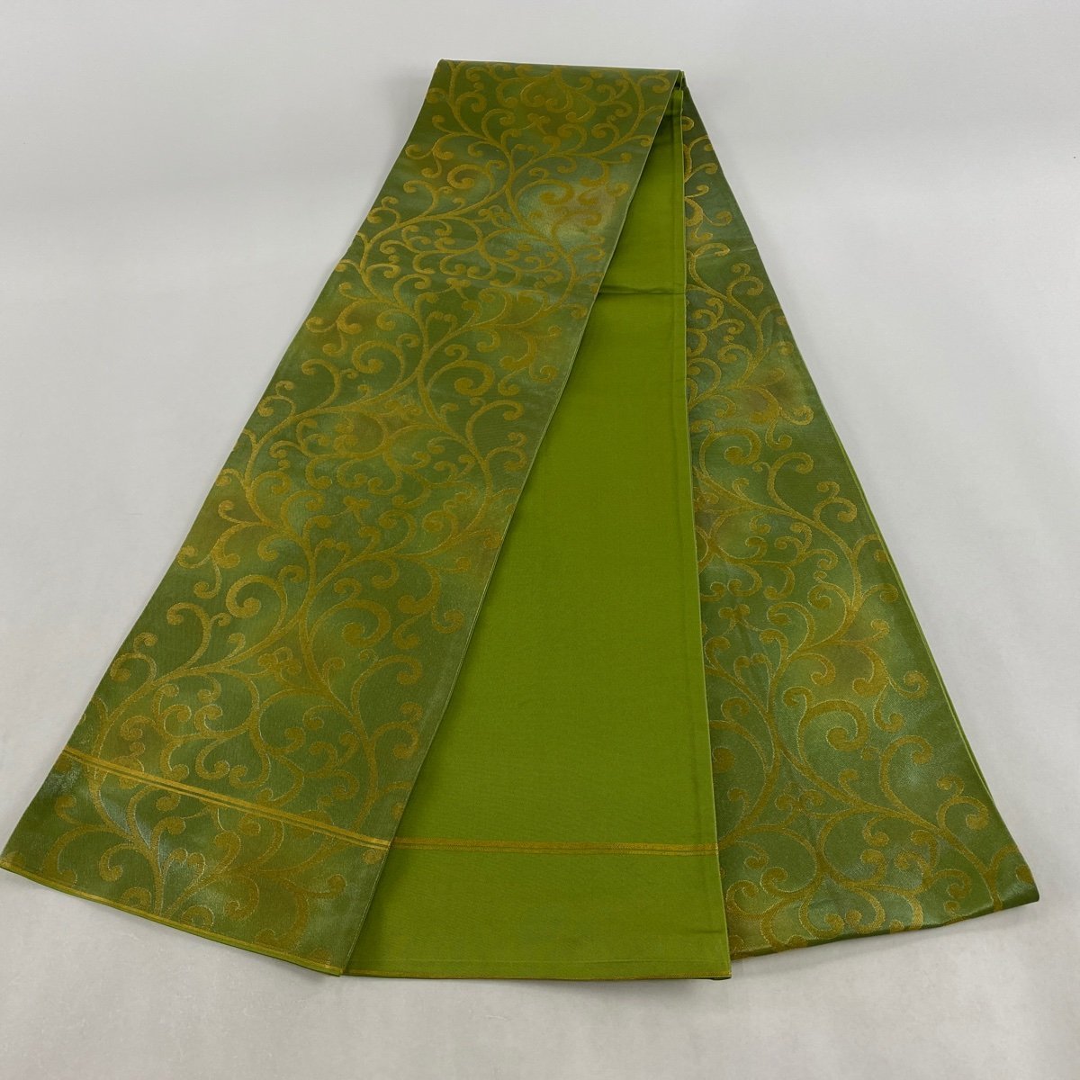 新作入荷，大得価 袋帯 秀品 落款 織悦 唐草 金糸 箔 よもぎ色