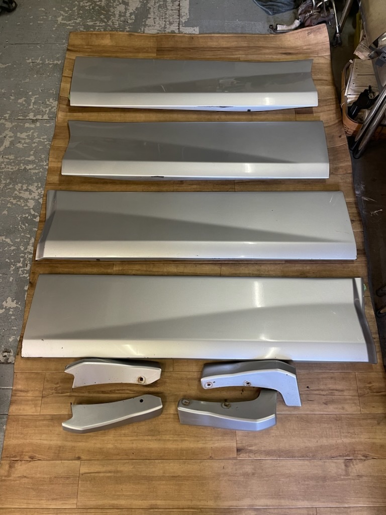 ○トヨタ　ヴォクシー　AZR60　サイドドアパネル　サイドパネル　4枚セット　カラー1D4　○