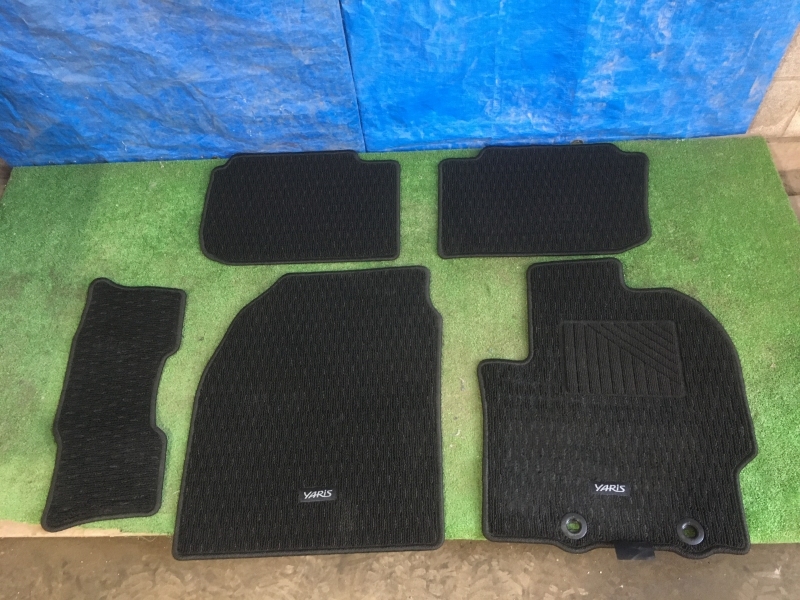 MXPA15 ヤリス フロアマット
