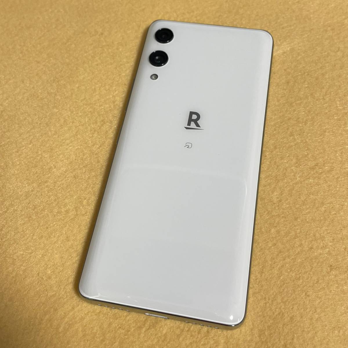 Hand ホワイト Rakuten P710 64GB SIMフリー 楽天 中古Rakuten 