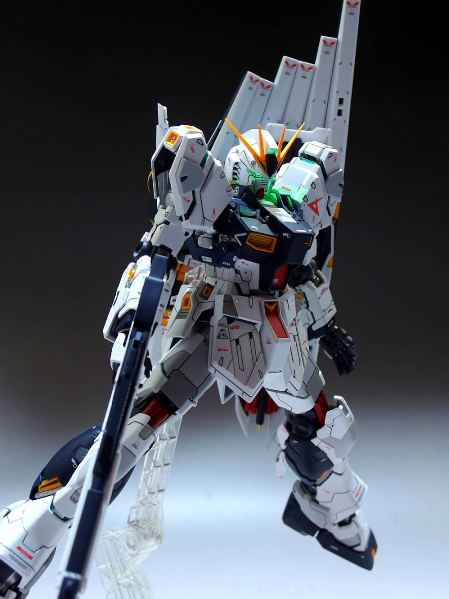 1/100 MG RX-93 νガンダム Ver.Ka 塗装済完成品 【公式通販】
