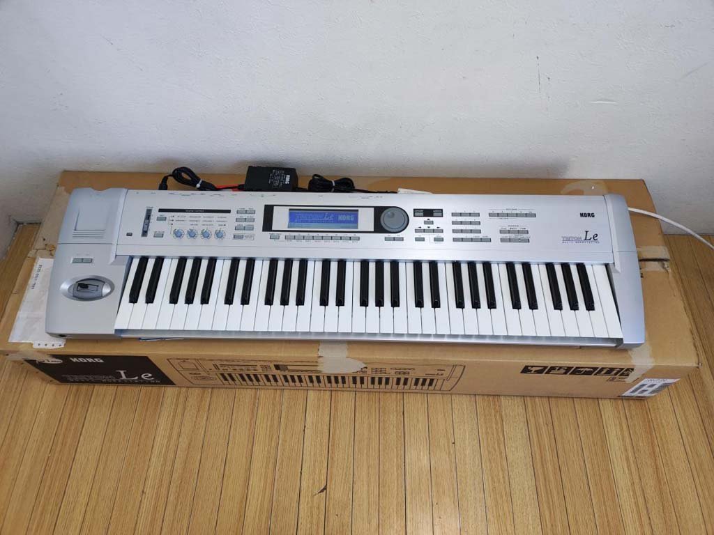 KORG TRITON コルグ Le シンセサイザー LE61 0 トライトンle 61鍵盤