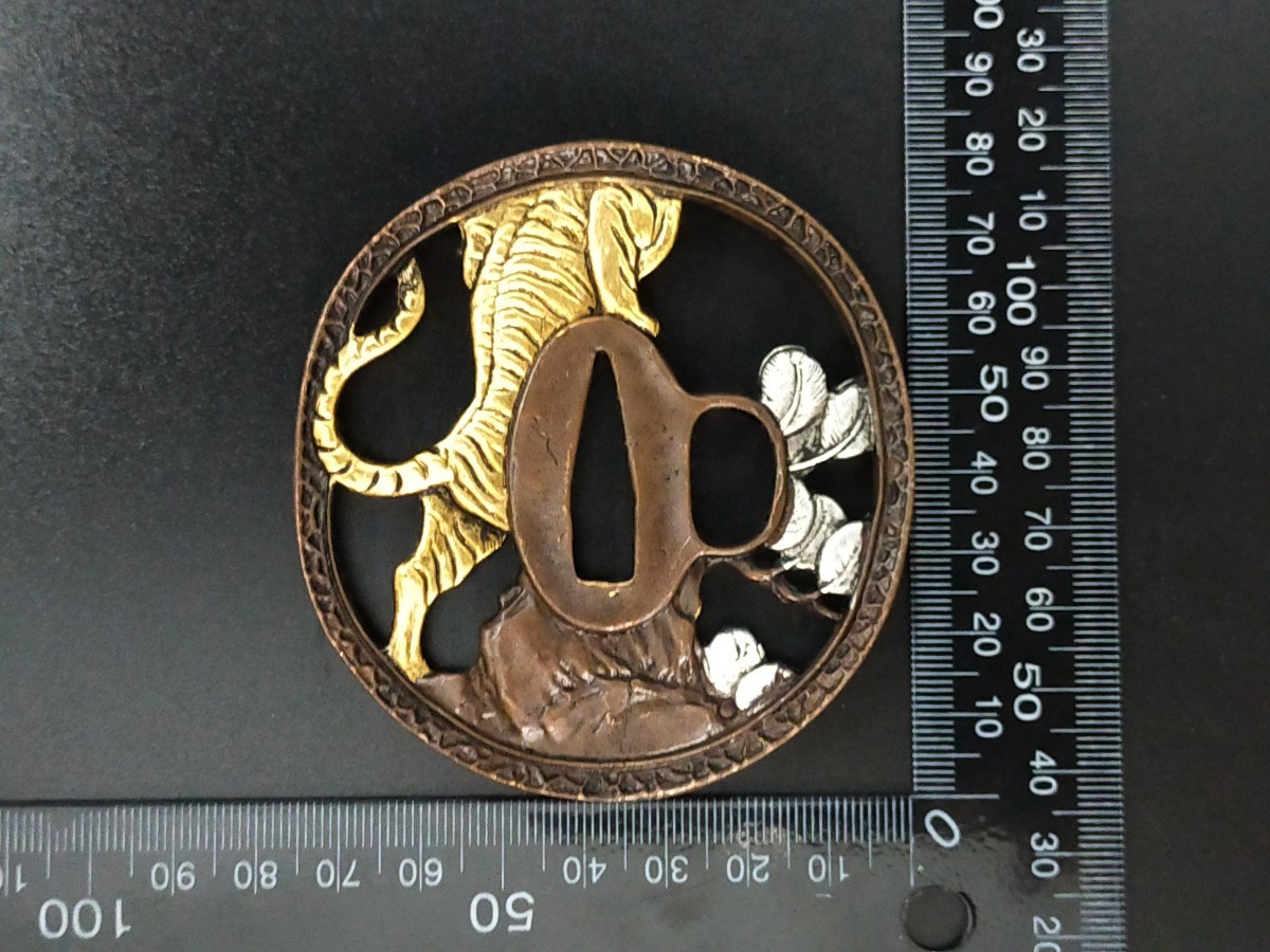 Q6794 刀鍔 虎の図 銅地 絵金銀 日本刀装具 刀剣美術 鍔 つば 鐔 刀鐔