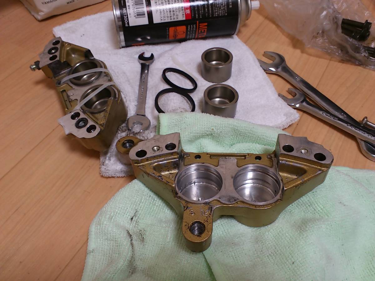 YAMAHA TZR250/1KT TDR250/2YK ブレーキ フロントキャリパーダスト 