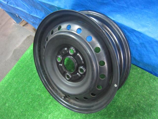 ダイハツ エッセ(DBA−L235S)純正13㌅スチールホイールとスタッドレスタイヤの4本セット　取り敢えずの転がし用・良品との差し替え用に❗ ダイハツ エッセ(DBA−L235S)純正 13㌅鉄ホイールとスタッドレスタイヤ