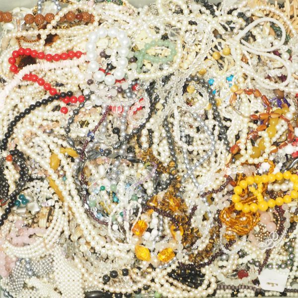 N0402 真珠 水晶 シルバー 他 アクセサリー 大量セット ネックレス ブレス 類 まとめて 8kg 1円