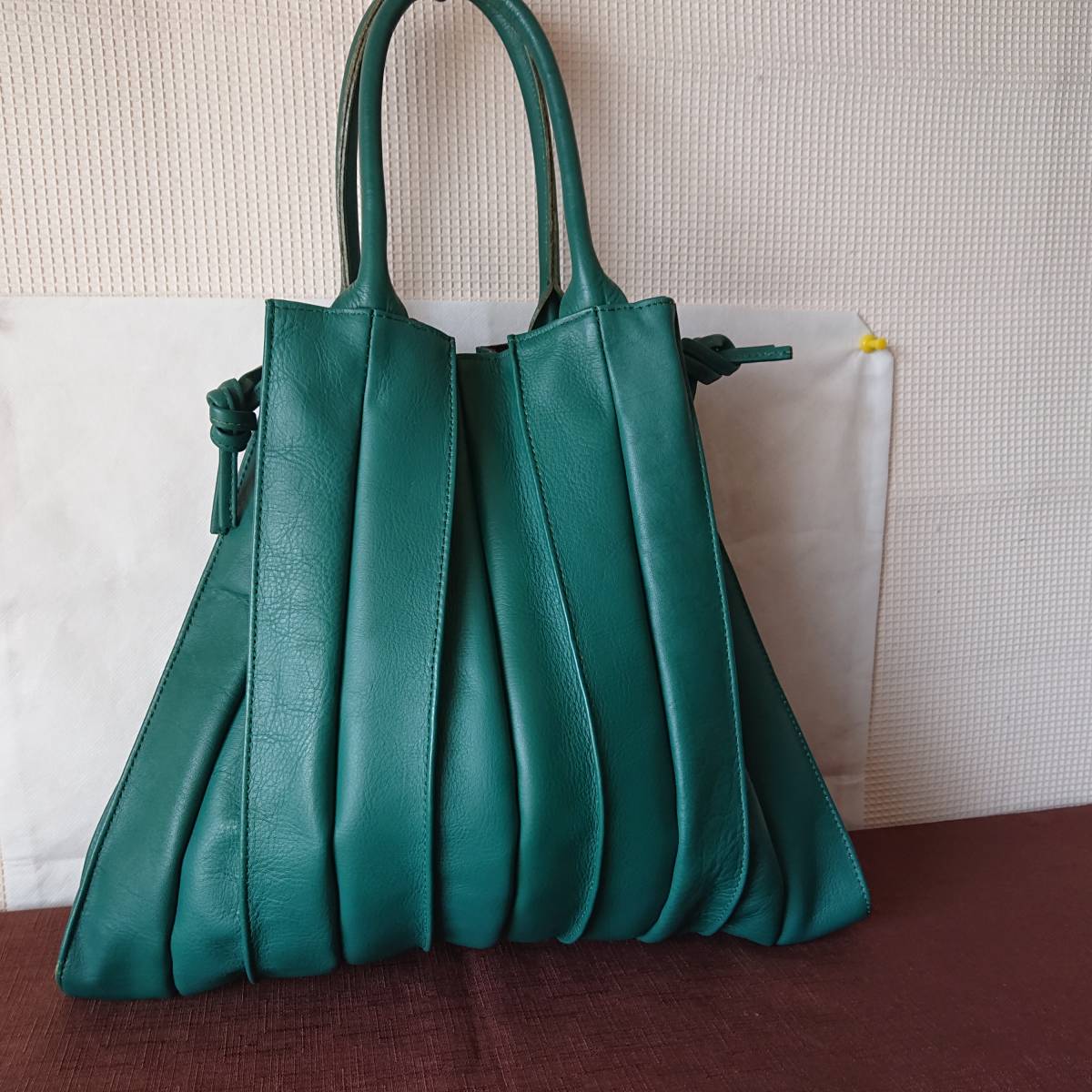 ☆美品☆D7M207☆ハンドバッグ☆濃いめのグリーン系 LE SHYUCE 牛革