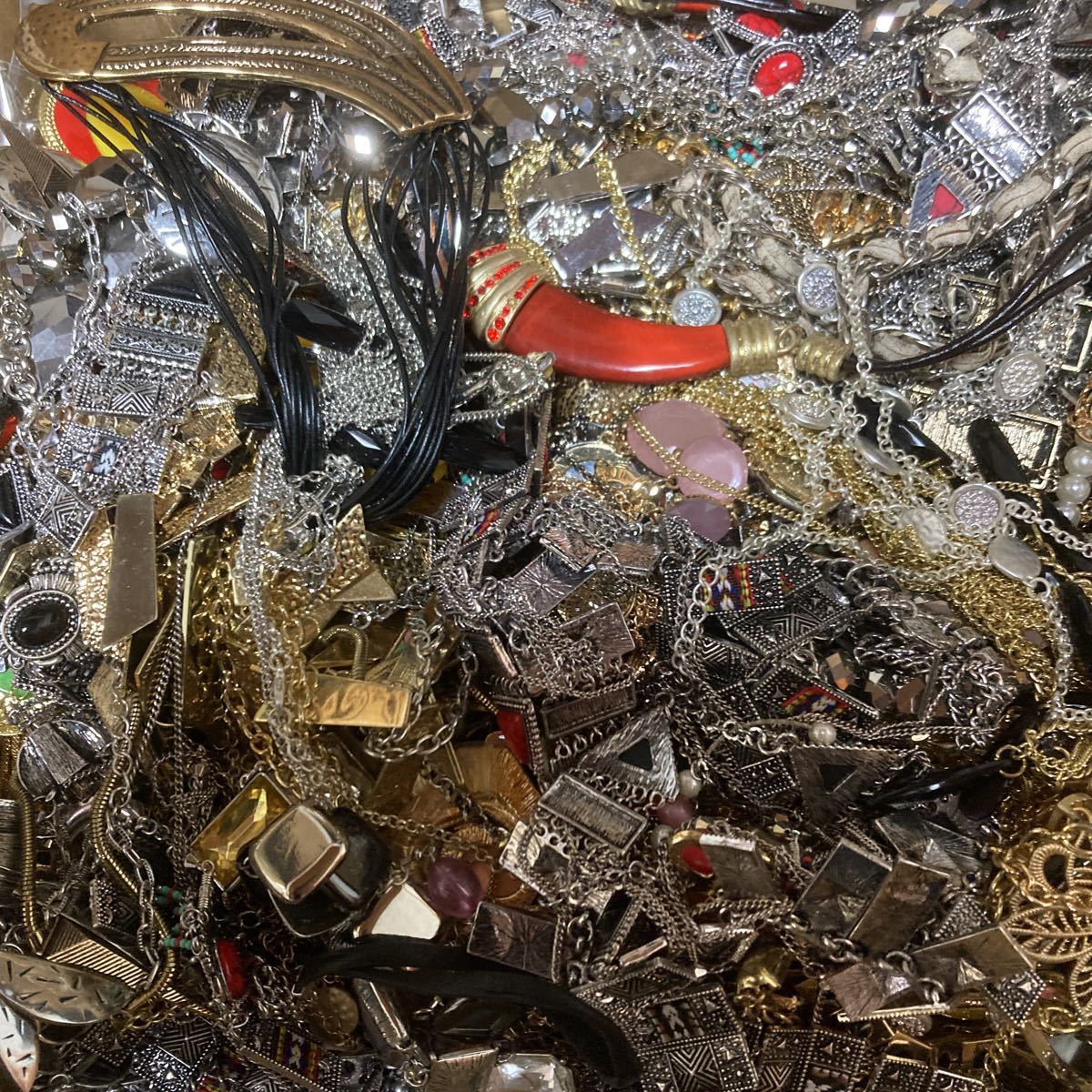 アクセサリー まとめて 総重量約13.1kg 素材いろいろ お宝探し 