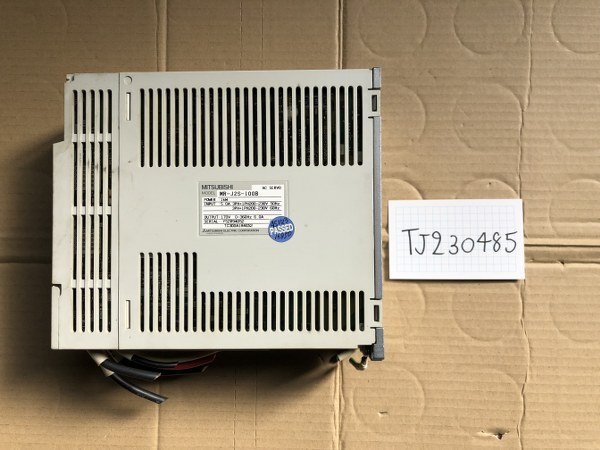 TJ230485 三菱/MITSUBISHI　 サーボアンプ　MR-J2S-100B　センターリングマシン用ローダー制御盤から外しました。