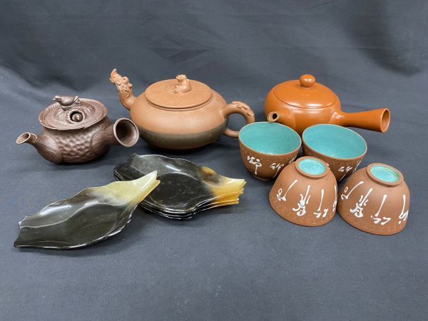 ◇S4781-15 萬古焼 朱泥 など 急須３点 湯呑 ４点 水牛の角 茶托 5点 千秋不昜 石泉竹炉