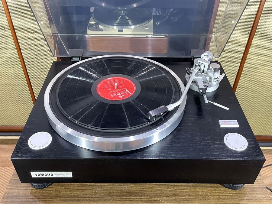 良品 レコードプレーヤー 良品 YAMAHA GT-750 レコード