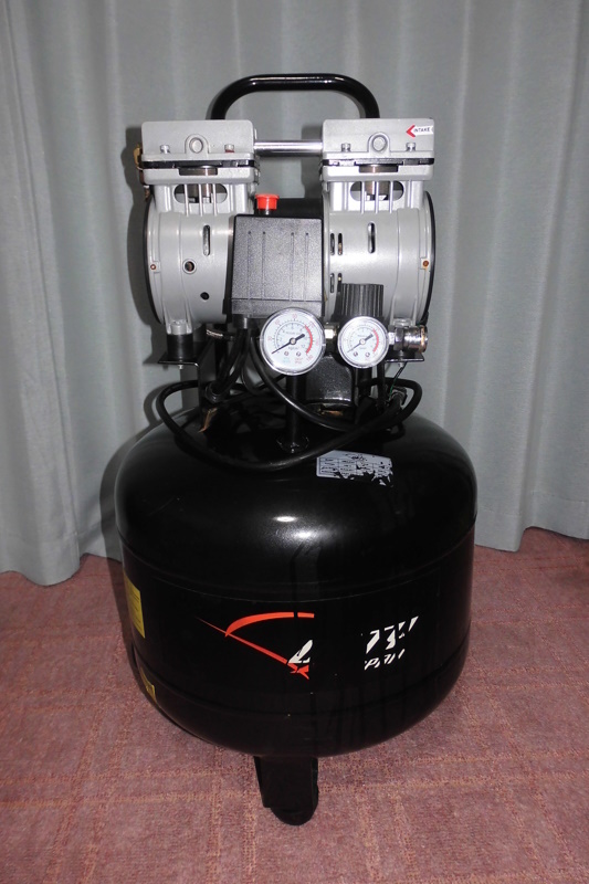 超激得，低価 静音 縦型 40L オイルレスコンプレッサー 1.5HP レギュレーター付 不動 要修理品 部品取り ジャンク(コンプレッサー)｜売買されたオークション情報、yahooの商品情報をアーカイブ公開 - オーク コンプレッサー