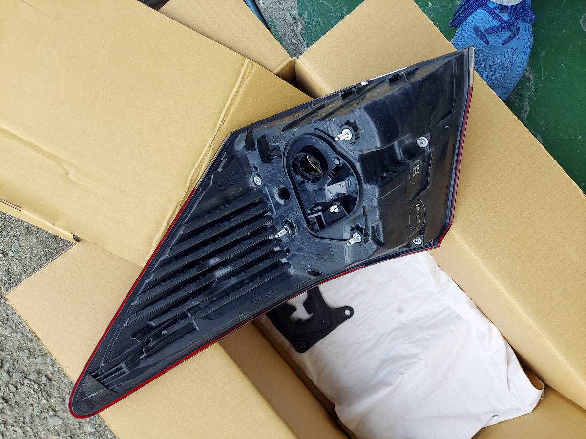 トヨタ クラウン AWS210 リア左テールランプ スタンレー/W30-406 トヨタ クラウン AWS210 左 テールランプ トヨタ クラウン AWS210 リア