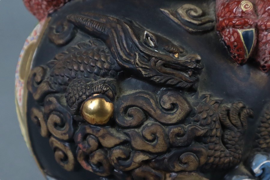 チャん　ハン　様　売約済　極希少　九谷焼　細密　玉乗り　赤獅子　八幡窯　須栄義 九谷焼・八幡窯・須栄義・刀咥・玉乗り獅子・No.210513-26・梱包サイズ