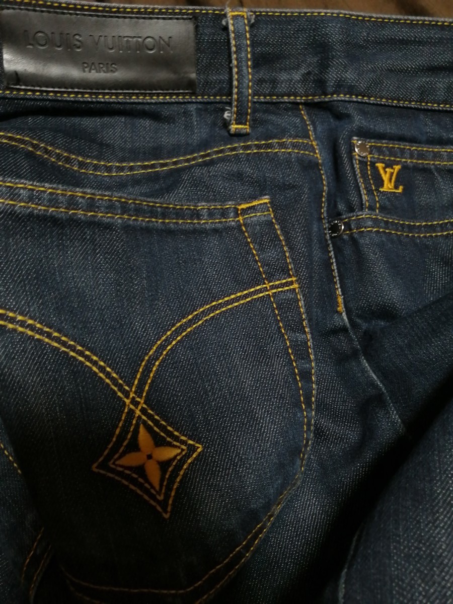モノグラムデニム最高傑作一瞬でルイヴィトンと分かるルイヴィトン最高峰素材ブラックレザーパッチゴールドオレンジモノグラムデニムパンツ