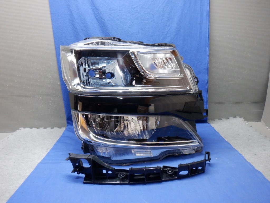 ワゴンR ハイブリッドFZ MH55S 右ヘッドライト LED 100-59375 (Z7459)