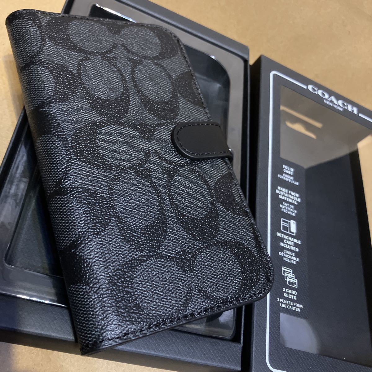 送料込●新品●価23100 COACH iPhone14 iPhone13対応 iPhoneケース ダーク系④ 手帳タイプ型押しレザー シグネチャー スマホケース コーチ