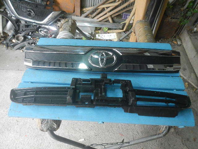 ★★G32395 M900A ルーミー カスタム 後期 純正 フロント グリル ロア グリル 53112-B1170 53105-B1090