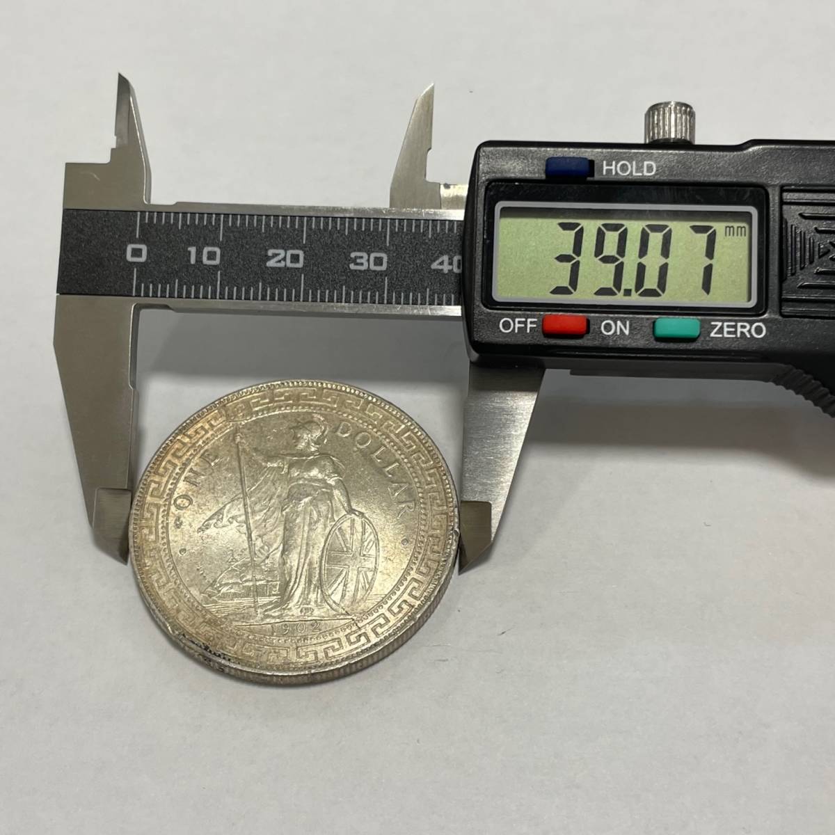 2523M ☆1円スタート☆ イギリス 香港 壹圓 1902年発行 1ドル銀貨 重量