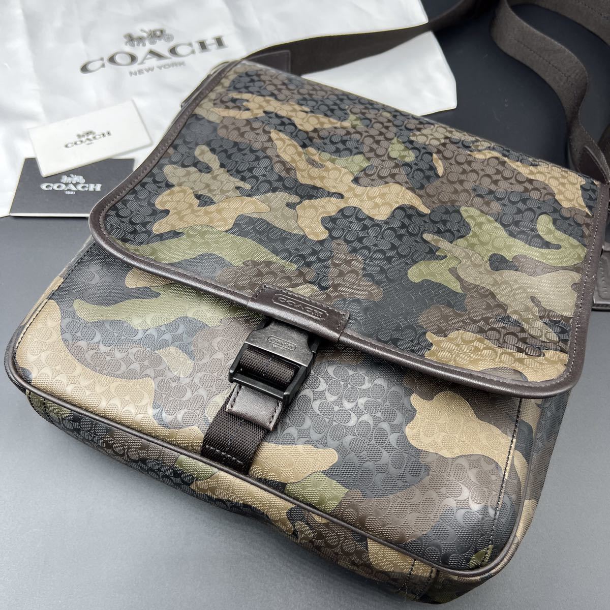 1円 【極美品・希少色】COACH コーチ ショルダーバッグ メッセンジャー ボディバッグ 大容量 レザー 迷彩 カモフラージュメンズ レディース