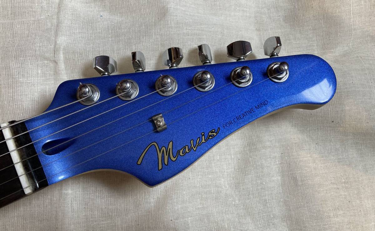 Mavisのストラト・タイプ、マッチングヘッドのエレキギター Mavisのストラト・タイプ、マッチングヘッドのエレキギター