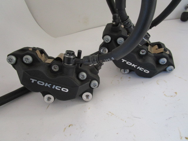 カワサキ ZRX1200DAGE 純正ブレーキキャリパー左右新車外しです