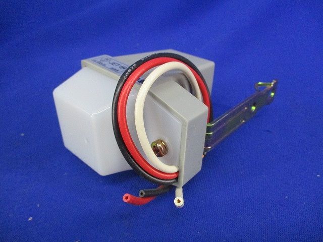 アイ光電式自動点滅器 PBL1003(電線管)｜売買されたオークション情報