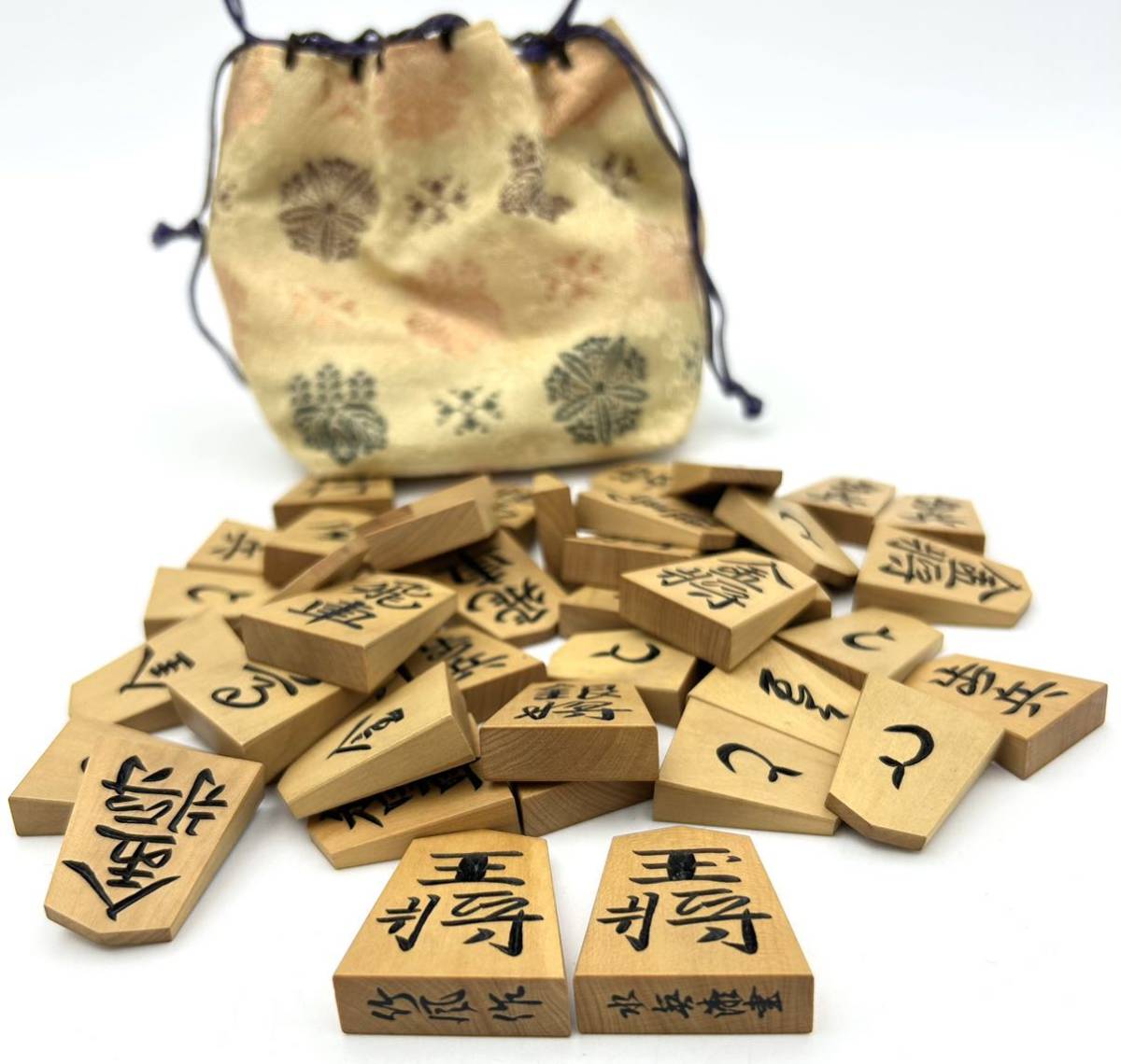 一平作薩摩黄楊水無瀬書彫埋駒将棋駒 友生師作 御蔵島