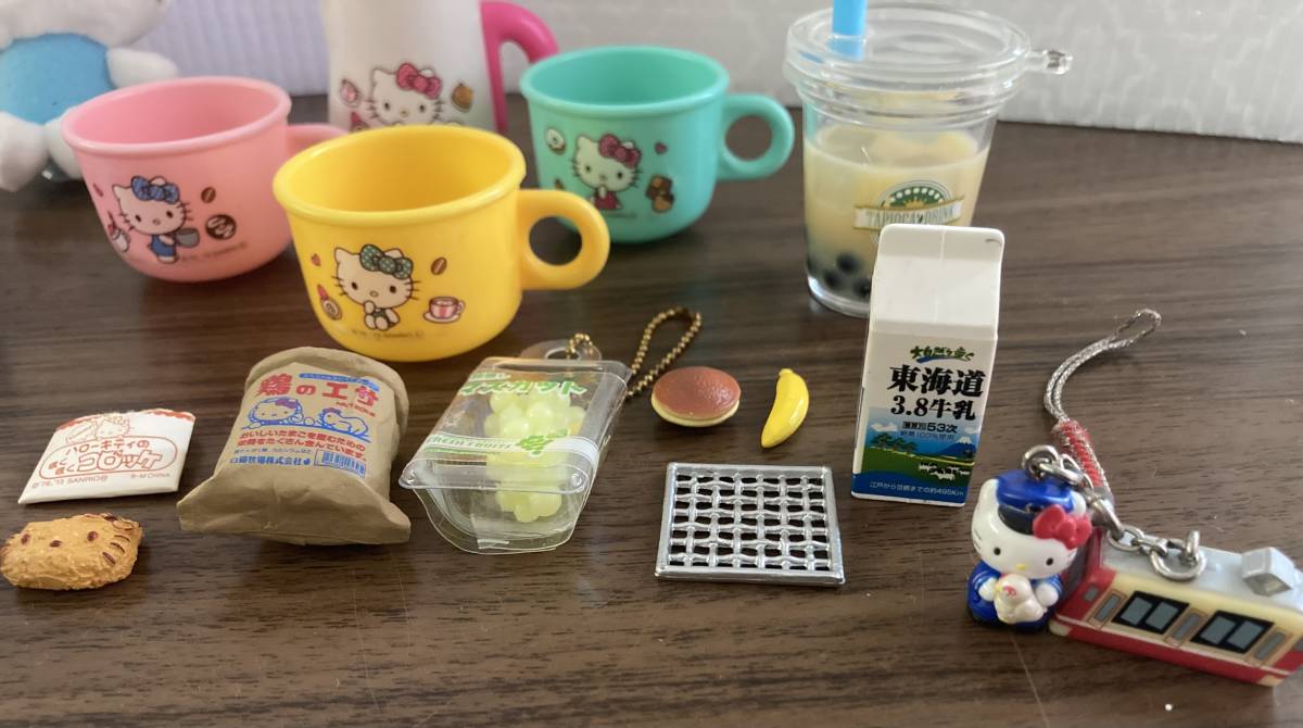 美品】ハローキティわたしのれいぞうこの中身.ティータイムセット.机 