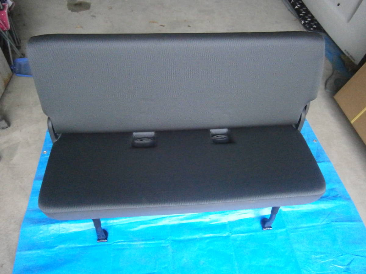 200系　ハイエース　4型～　純正リアシート/セカンドシート/2列目シート　新車外し　ベルトなし　