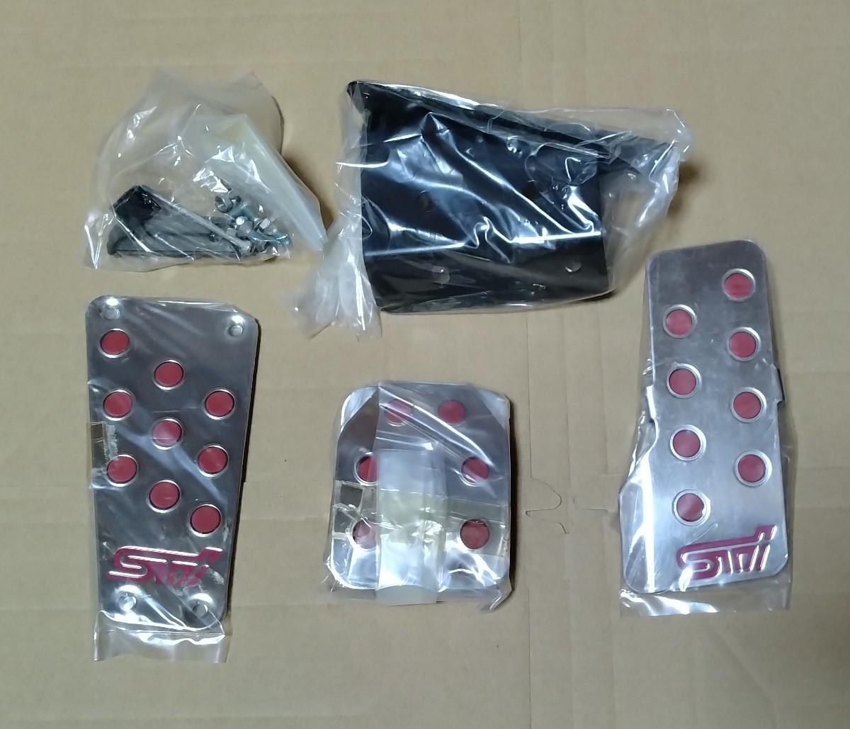 STI MT車用 ペダルパッドセット スバル GC8 GD系インプレッサ他 ST3600055000 インプレッサ STI のパーツレビュー 4Door（GJ）｜パフォーマンス ペダルパッドセット（MT)：IMPREZA 中古品