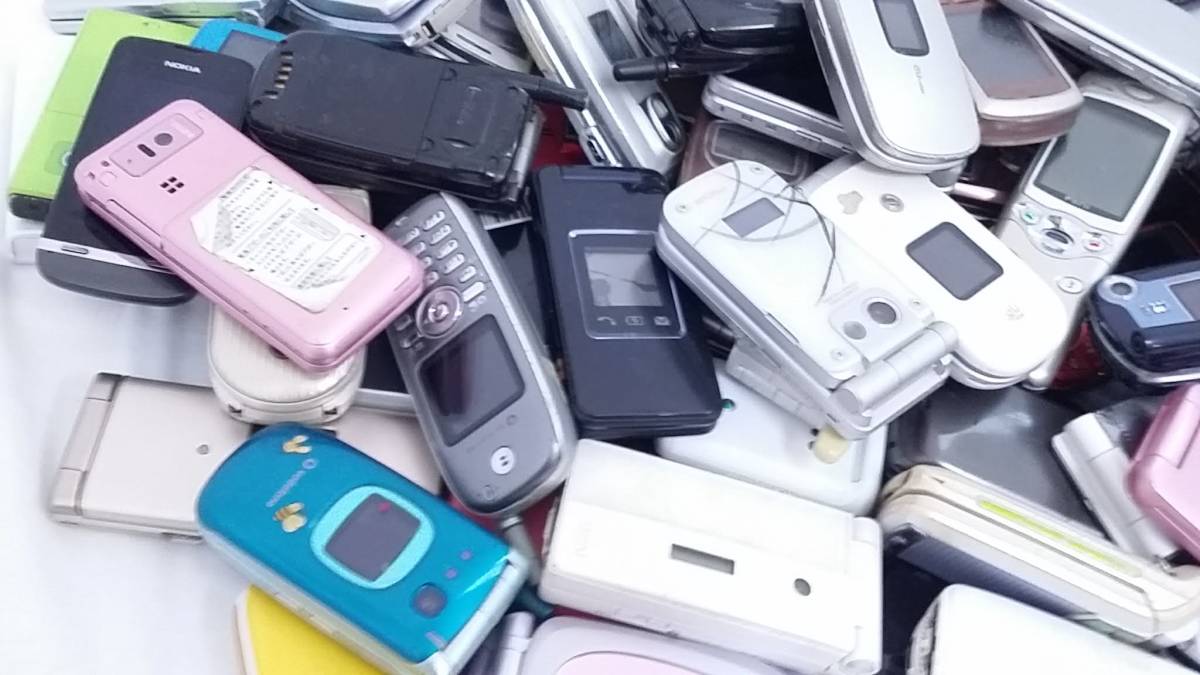 携帯電話 ガラケー 大量おまとめセット 71個 部品取り ジャンク品 各社 2026年最新】Yahoo!オークション -ジャンク ガラケー まとめの中古品