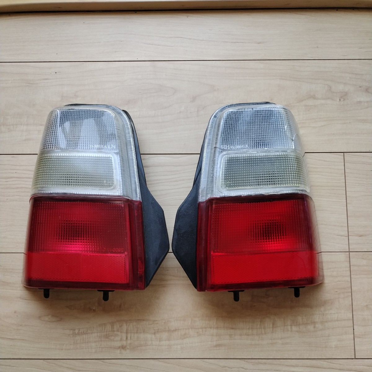 ◇正常品◇ A200A ライズ 右ヘッドライト 81110-B1440 右ヘッドランプ