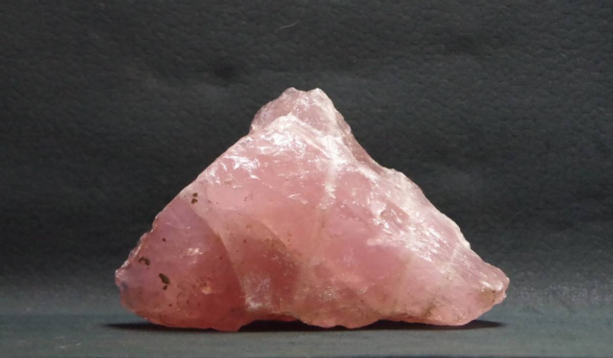 2.7kg　ローズクオーツ　紅水晶原石　鉱物標本　恋愛とロマンスのパワーストーン