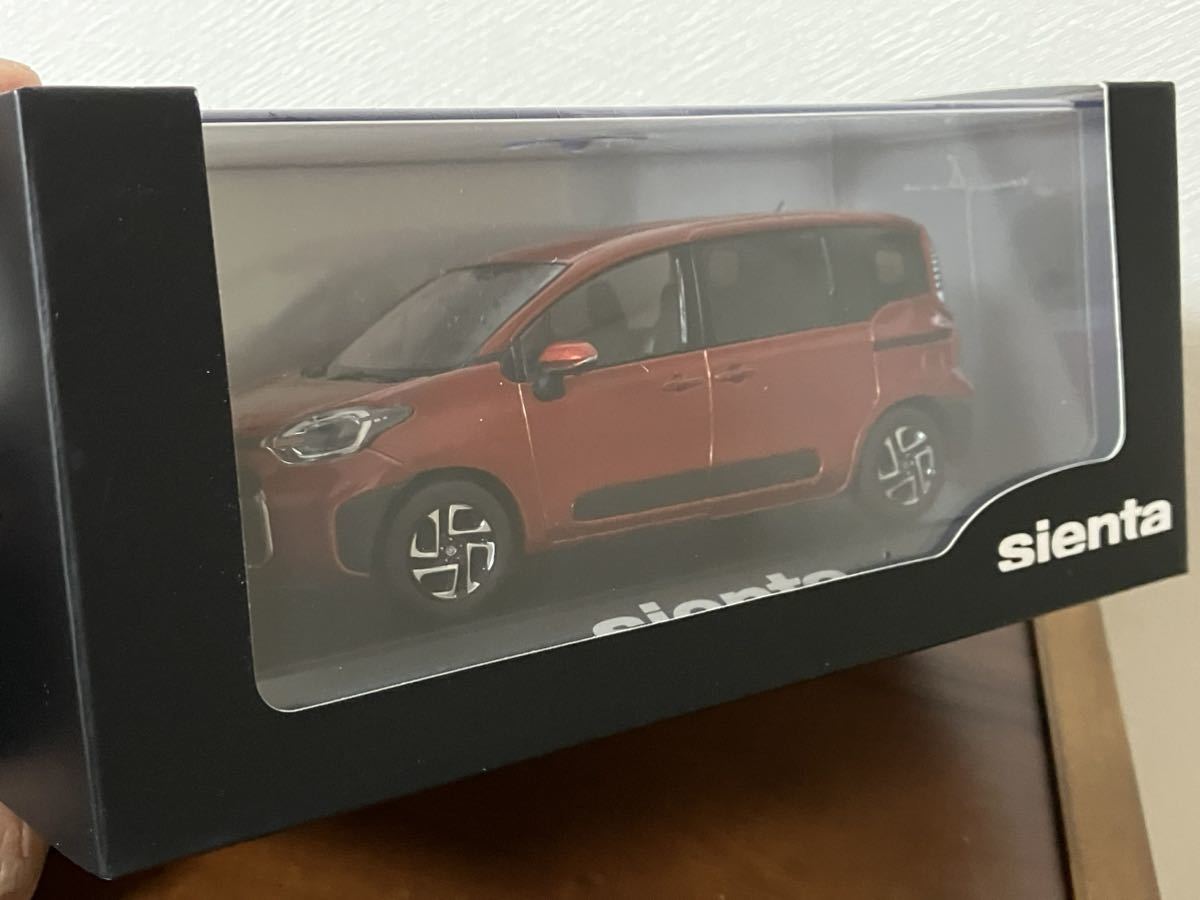 ☆新型 シエンタ ミニカー トヨタ 1/30 スカーレットメタリック ⑤3U4