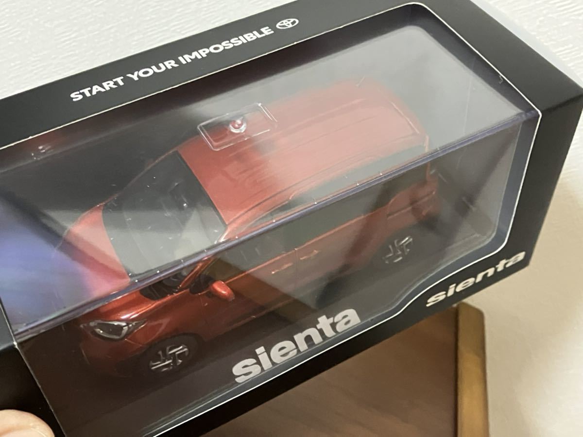 ☆新型 シエンタ ミニカー トヨタ 1/30 スカーレットメタリック ⑤3U4