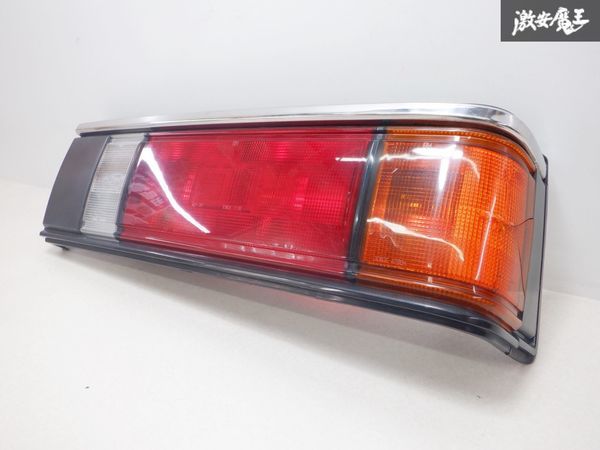 日産 NISSAN 純正 910系 ブルーバード テールライト テールランプ 右