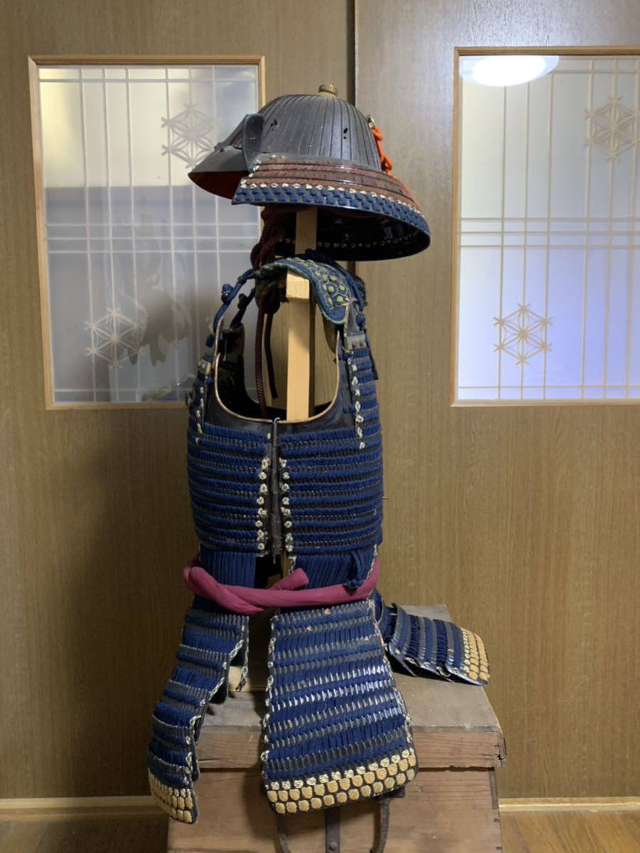 兜　骨董　甲冑　武具　鎧　古い　希少　侍　武士　武将　武者　アンティーク　防具 甲冑 籠手 一対 武具 鎧 防具 腕鎧 戦国 武将 時代物 骨董品 武士 刀剣